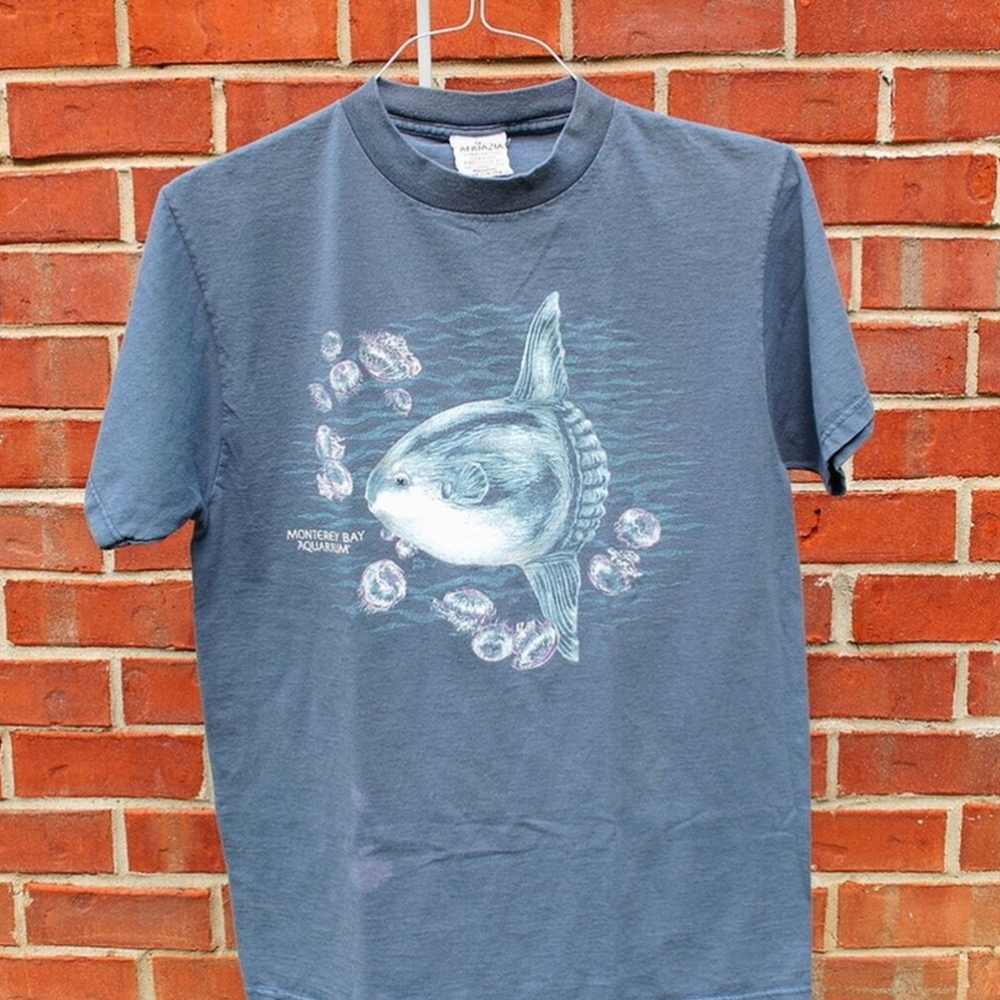 ISO 90s Monterey Bay Aquarium sunfish t-shirt
